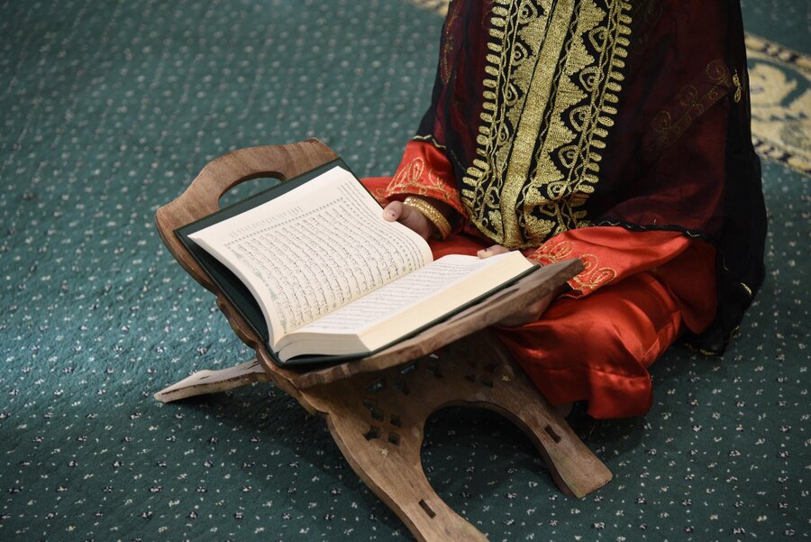 muslim-people-mosque-reading-quran-together-concept-islamic-education_370405-148